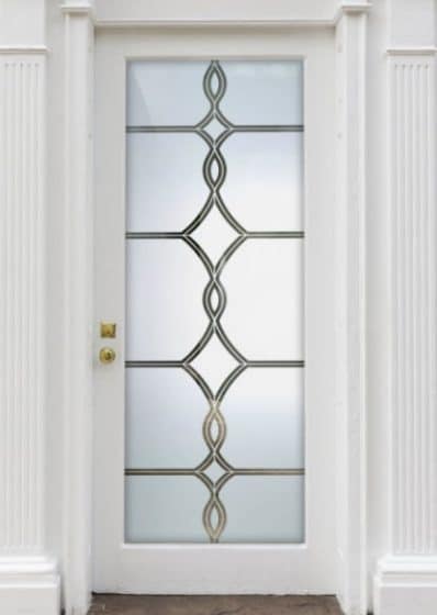 Diseño de puerta de exterior con centro de vidrio esmerilado 