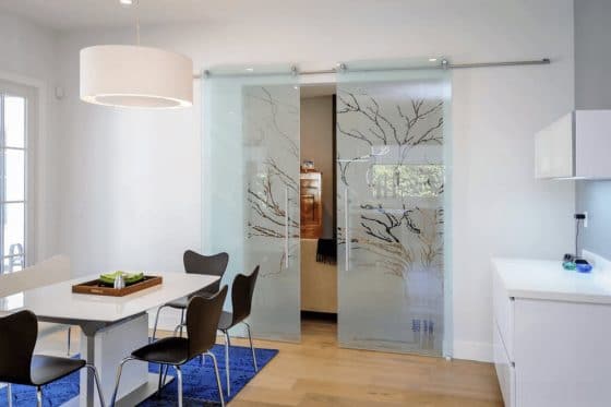 Puerta de cristal corrediza sin marcos para dividir ambientes interiores