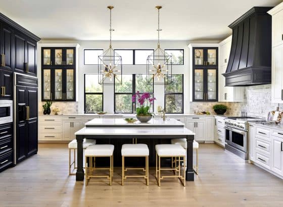 Modelo de ventana dividida en seis partes de cocina elegante y moderna