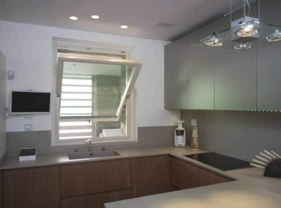 Ventana tipo pivot para cocina